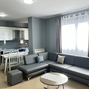 Boulevard Views - Spacious Tirana
